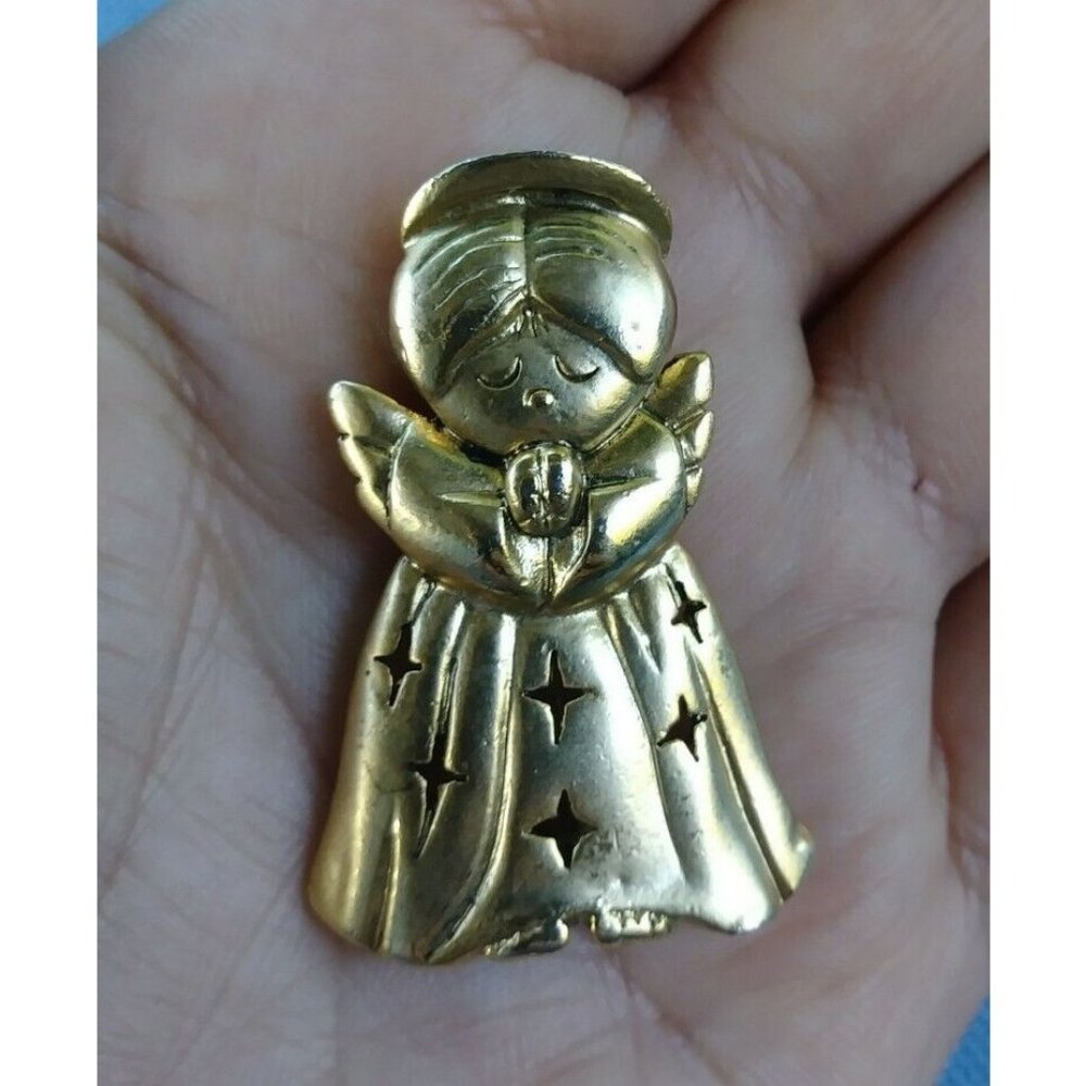 Vintage Signed Danecraft  Angel Praying Wings  Gold Tone Christmas Pin Brooch